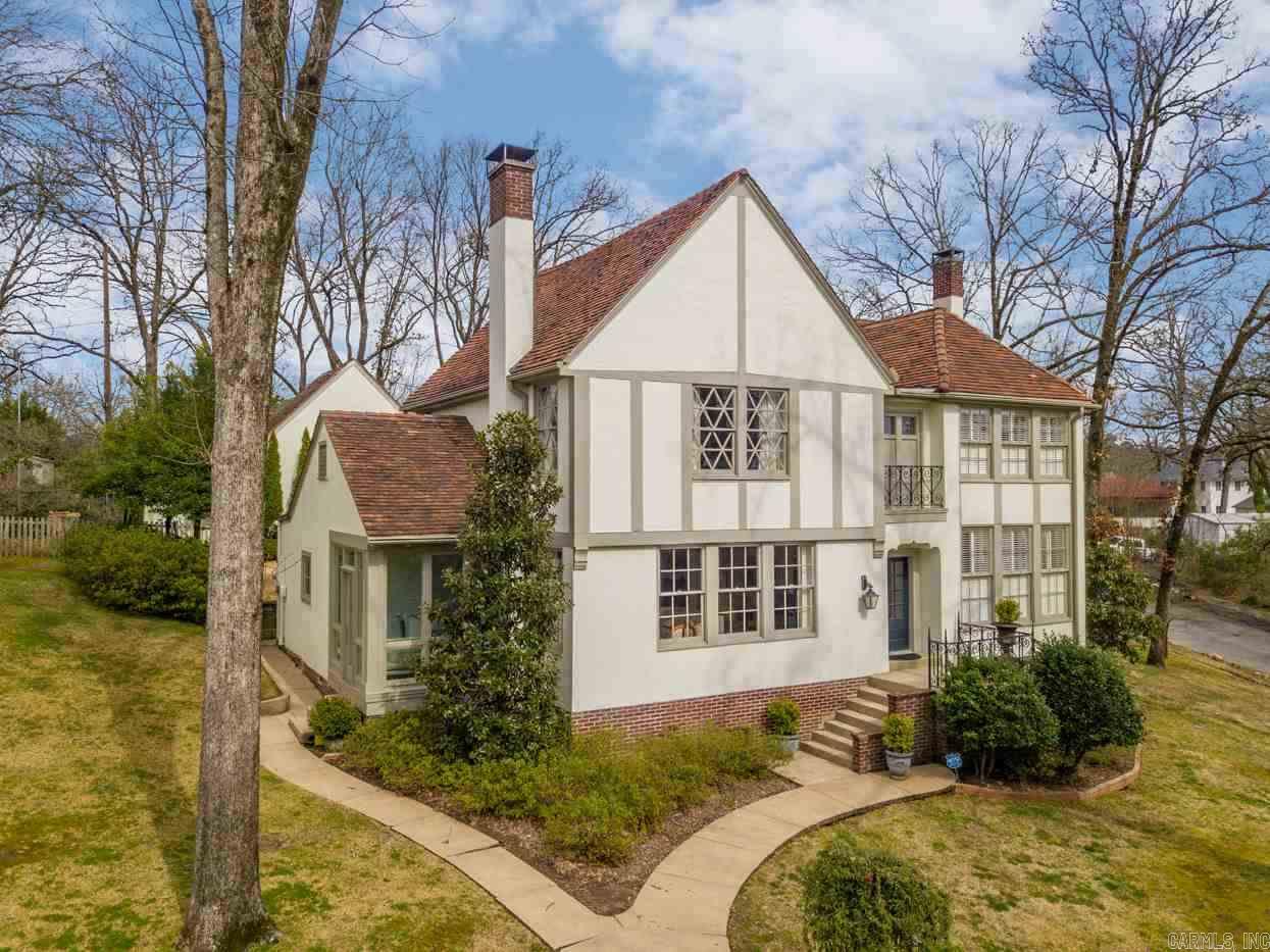 Spectacular Hillcrest home on estate lot overlooking Allsopp Park. Classic two-story home on corner lot. Rear loading 2-car garage. Private landscaped back yard w/terrace & water feature for outdoor entertaining. Gracious Foyer w/ opening to Office & formal Living Room adjacent to Sun Room. Hardwood floors, neutral décor, & windows offering lots of natural light. Family Den w/adjacent half bath/laundry. Large Kitchen w/granite & SS appliances. Casual dining area in Kitchen/ Full Guesthouse