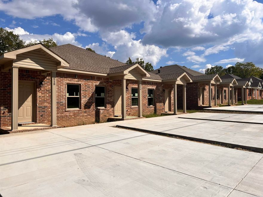 NEW CONSTRUCTION completed 2024! TWO TRIPLEXES consisting each of two 2BR/1BA and one 1BR/1BA units.  Each triplex unit approx. 843 SF.  ONE DUPLEX containing two 2BR/1BA units.  Each duplex unit approx. 852 SF.  All units include 9ft ceilings, granite countertops and laminate flooring.  Property ideally located to schools and many city conveniences. Property is cornered by Academy and Oak St.