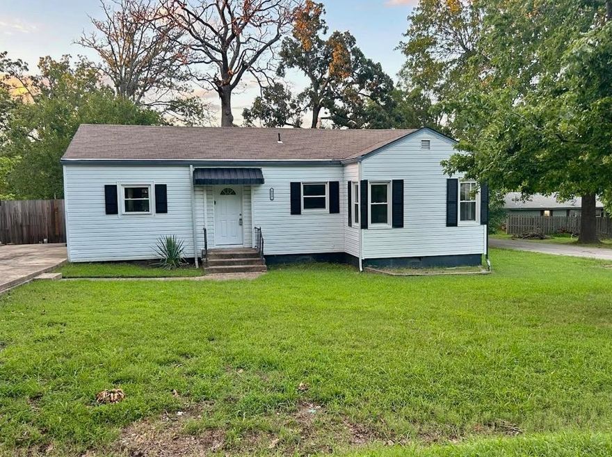 Nice 2 bed/1 bath home that is freshly painted with a detached 2 car garage.