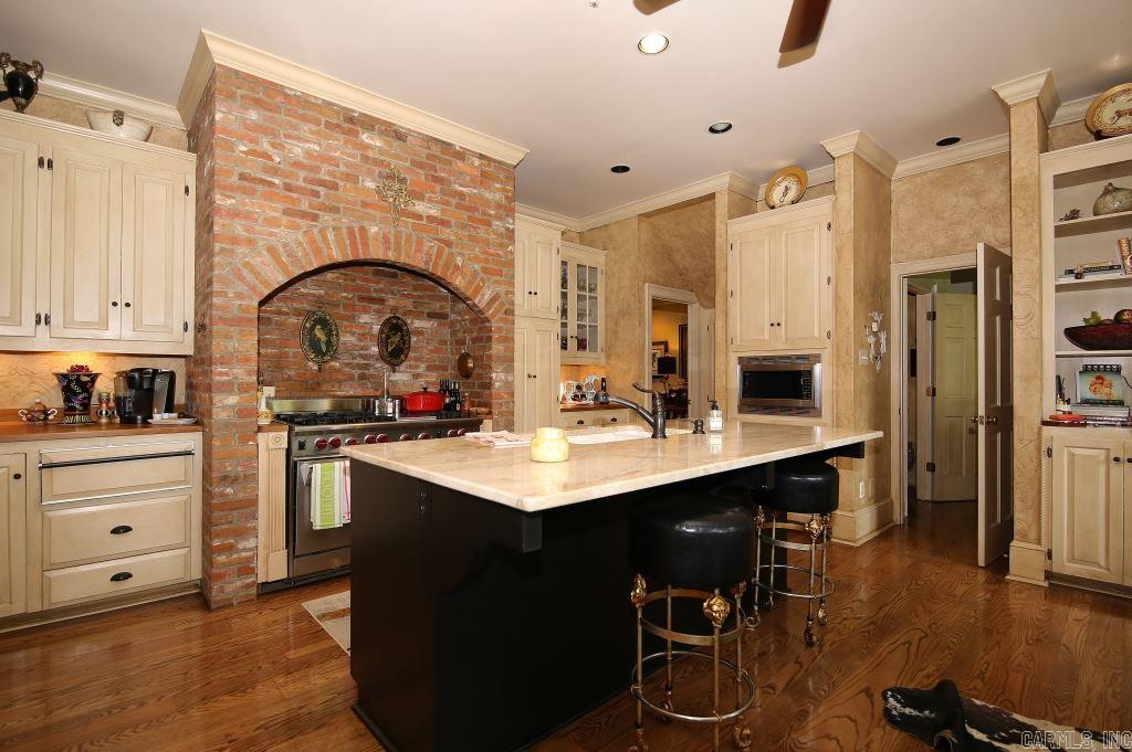 HICKORY HILLS - Residential