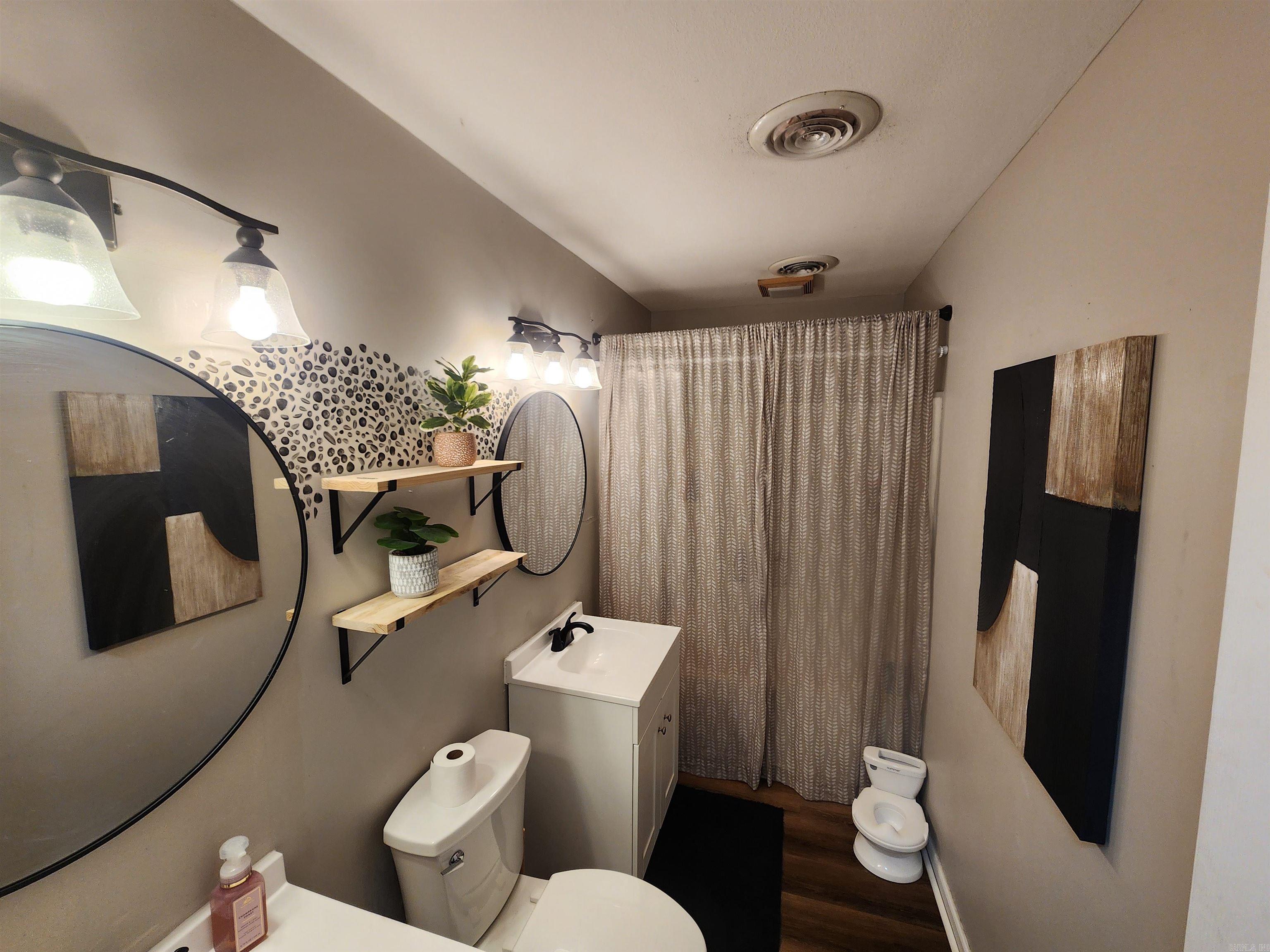 OAK MEADOWS ESTATE - Residential