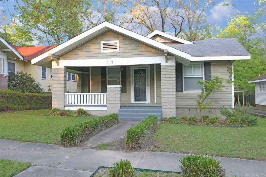 This wonderful 3BR/1BA home is located 2 blocks south of Kavanaugh and 1 block east of Van Buren... right in the middle of the Hillcrest neighborhood. Amenities include CH/CA, hardwood, a charming front porch and a fenced-in back yard. Brand New Kitchen. Terms - 1 Year Lease