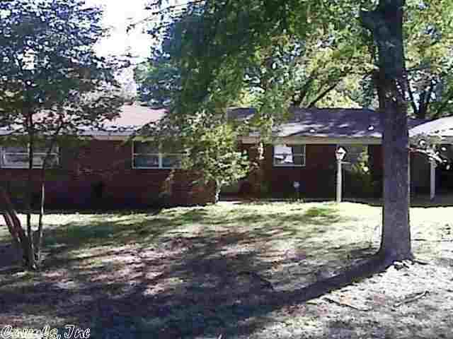 PRE-APPROVED SHORT SALE!!! Located in the middle of Conway, this property has 3BR/2.5BA, large living room and screened in sun room. $2,000 seller contribution towards buyer's closing costs or desired upgrades. Property sold as is. Pre-Foreclosure, subject to FINAL Short-Sale and Lender Approval. All offers must include (1) proof of funds and/or (2) confirmation of financing. No contingency offers considered. (AGENTS SEE ADDITIONAL REMARKS FOR FURTHER INSTRUCTIONS & REQUIRED ADDENDUM IN ASSOCIATE DOCS).