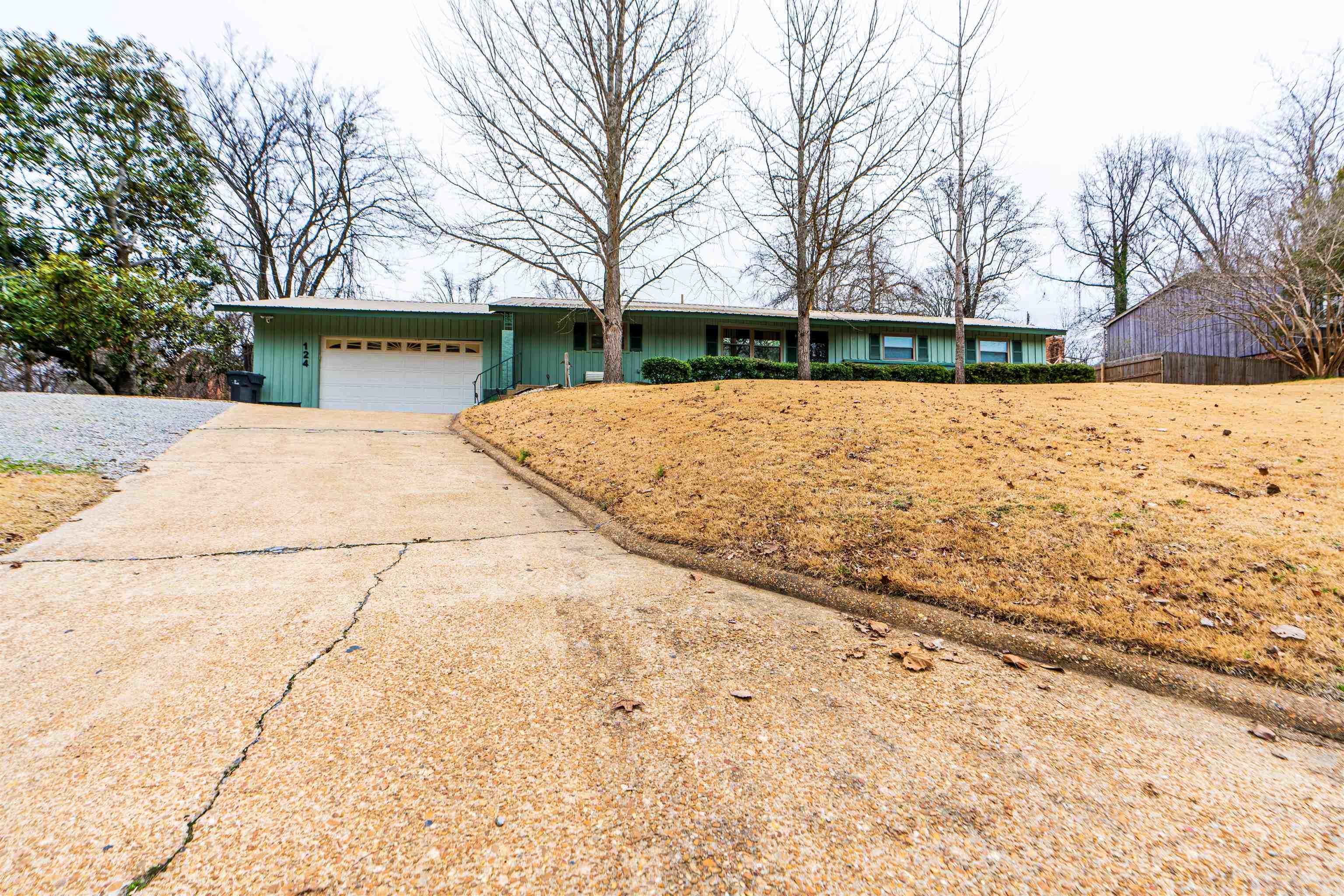 Check out this lovely home on Valley Dr in Helena!