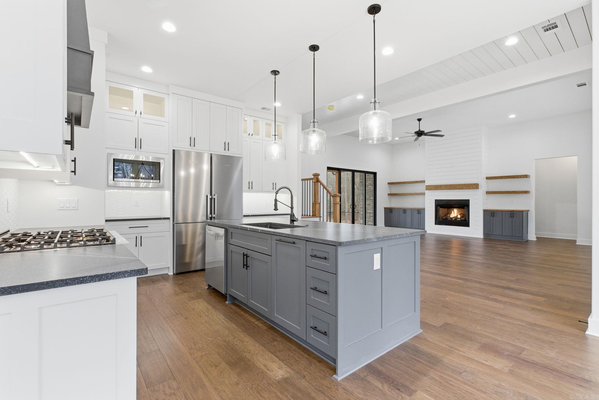 AVILLA MANOR - Residential