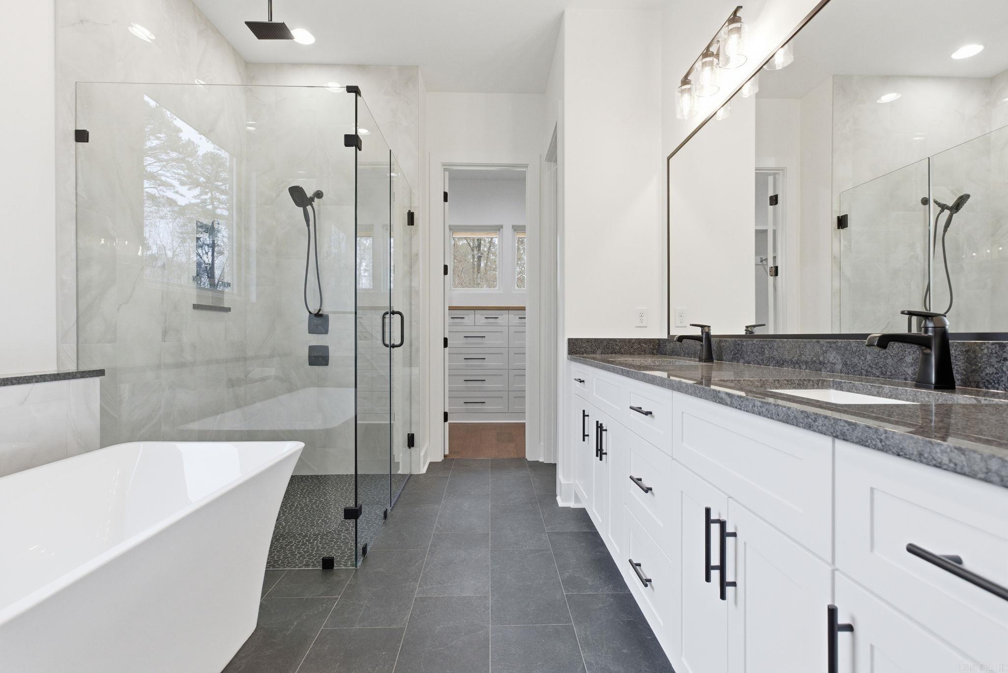 AVILLA MANOR - Residential