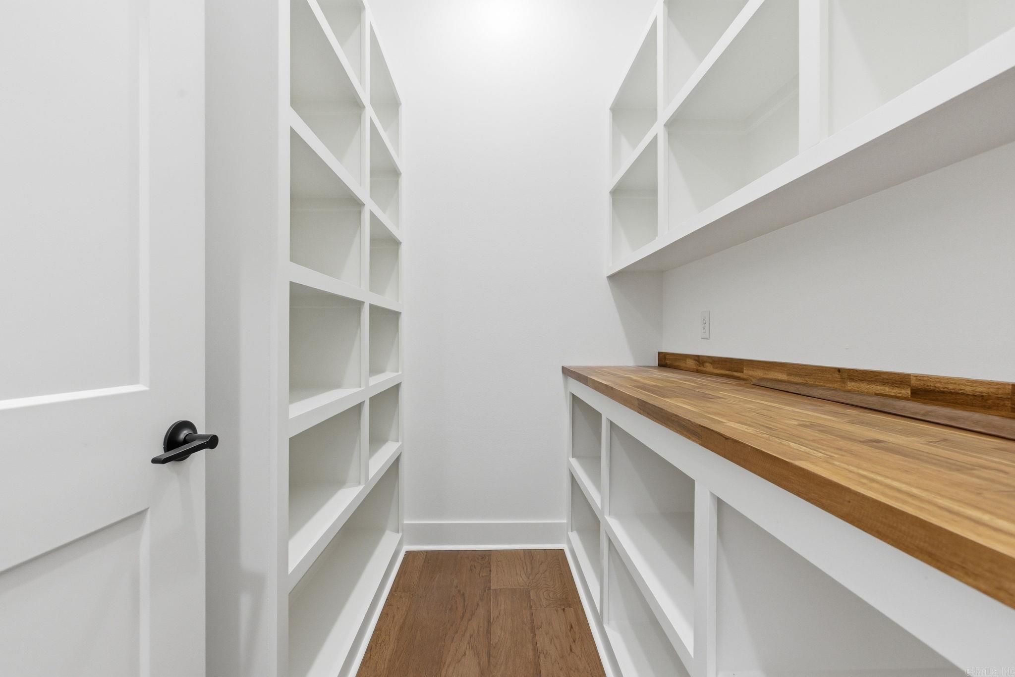 AVILLA MANOR - Residential