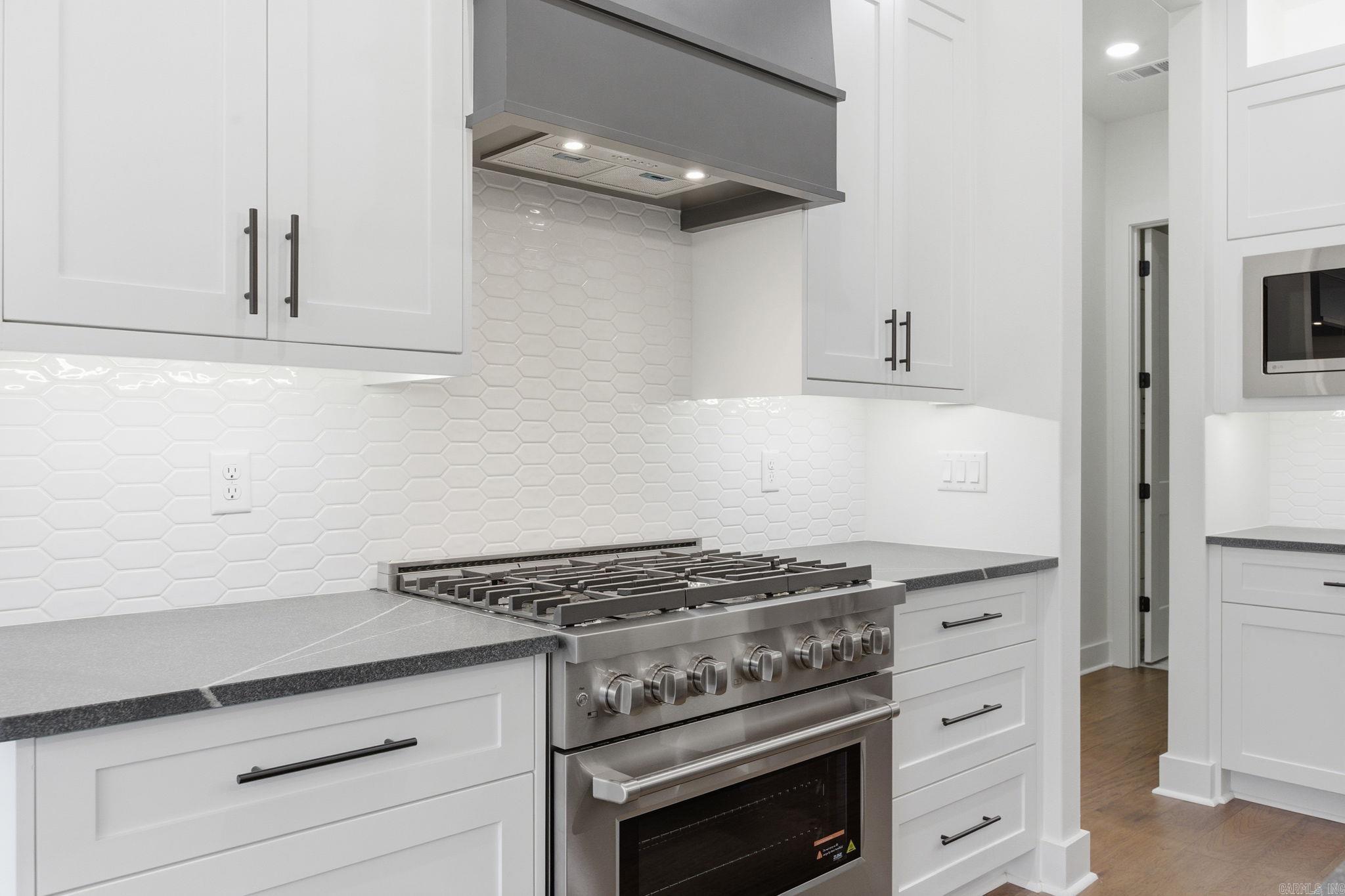 AVILLA MANOR - Residential