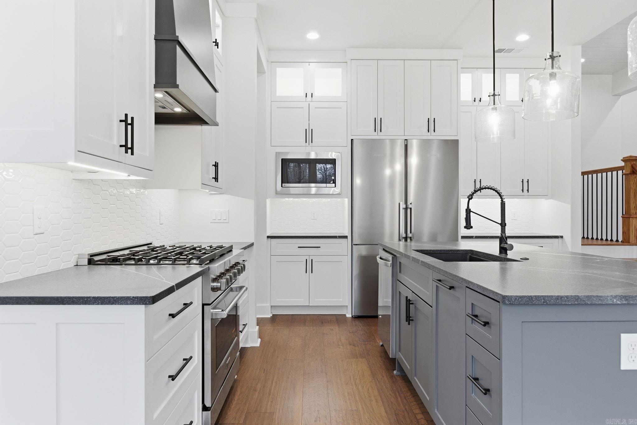 AVILLA MANOR - Residential