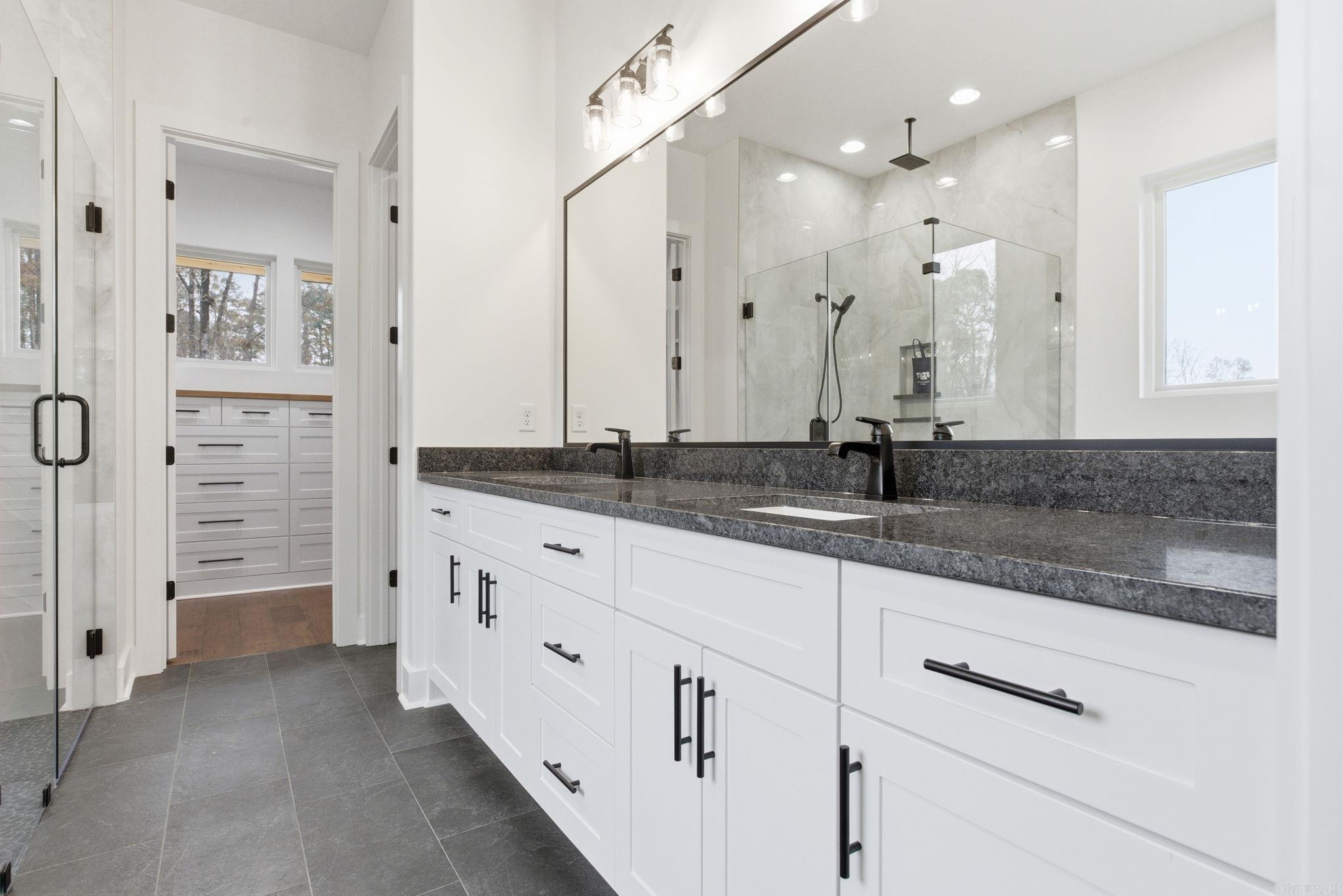 AVILLA MANOR - Residential