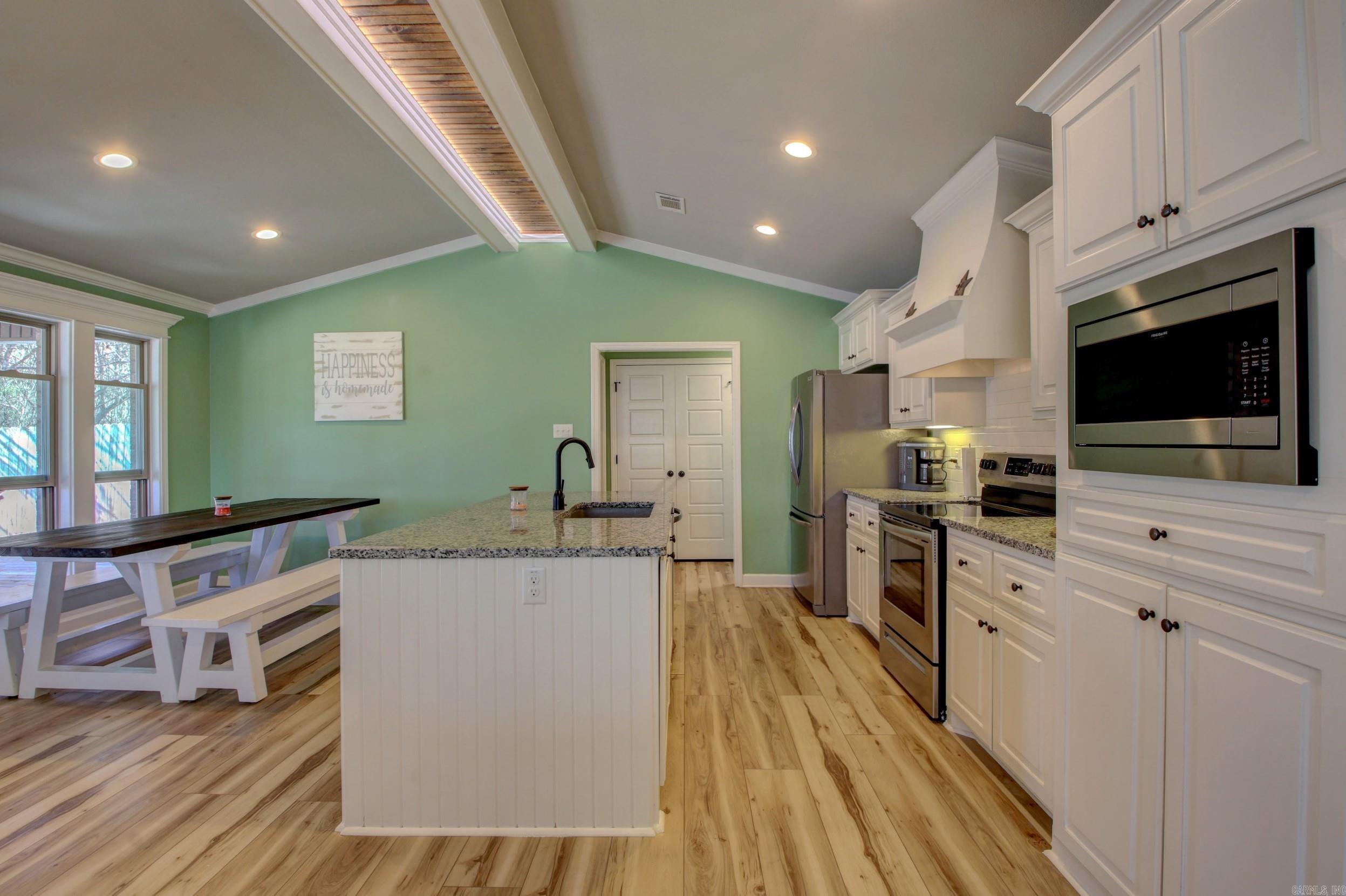 AUSTIN VILLAGE - Residential