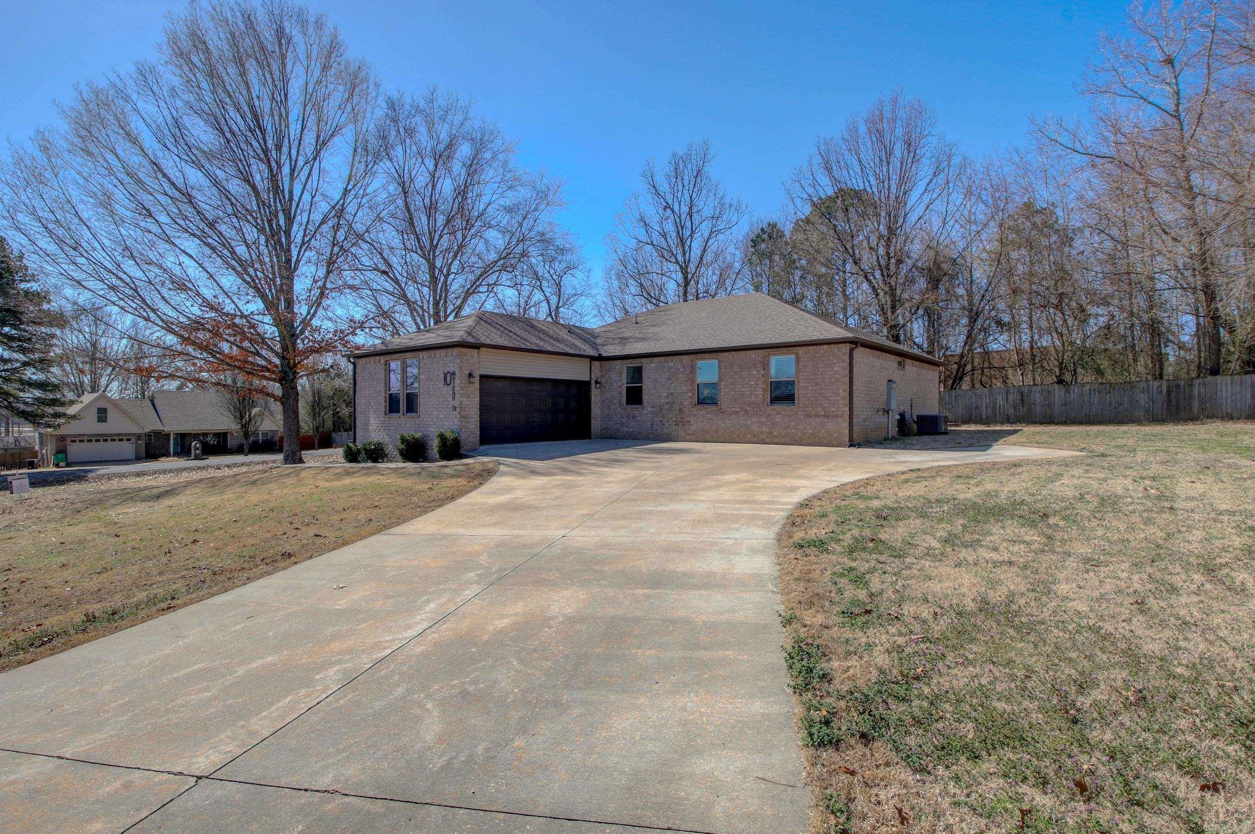 AUSTIN VILLAGE - Residential