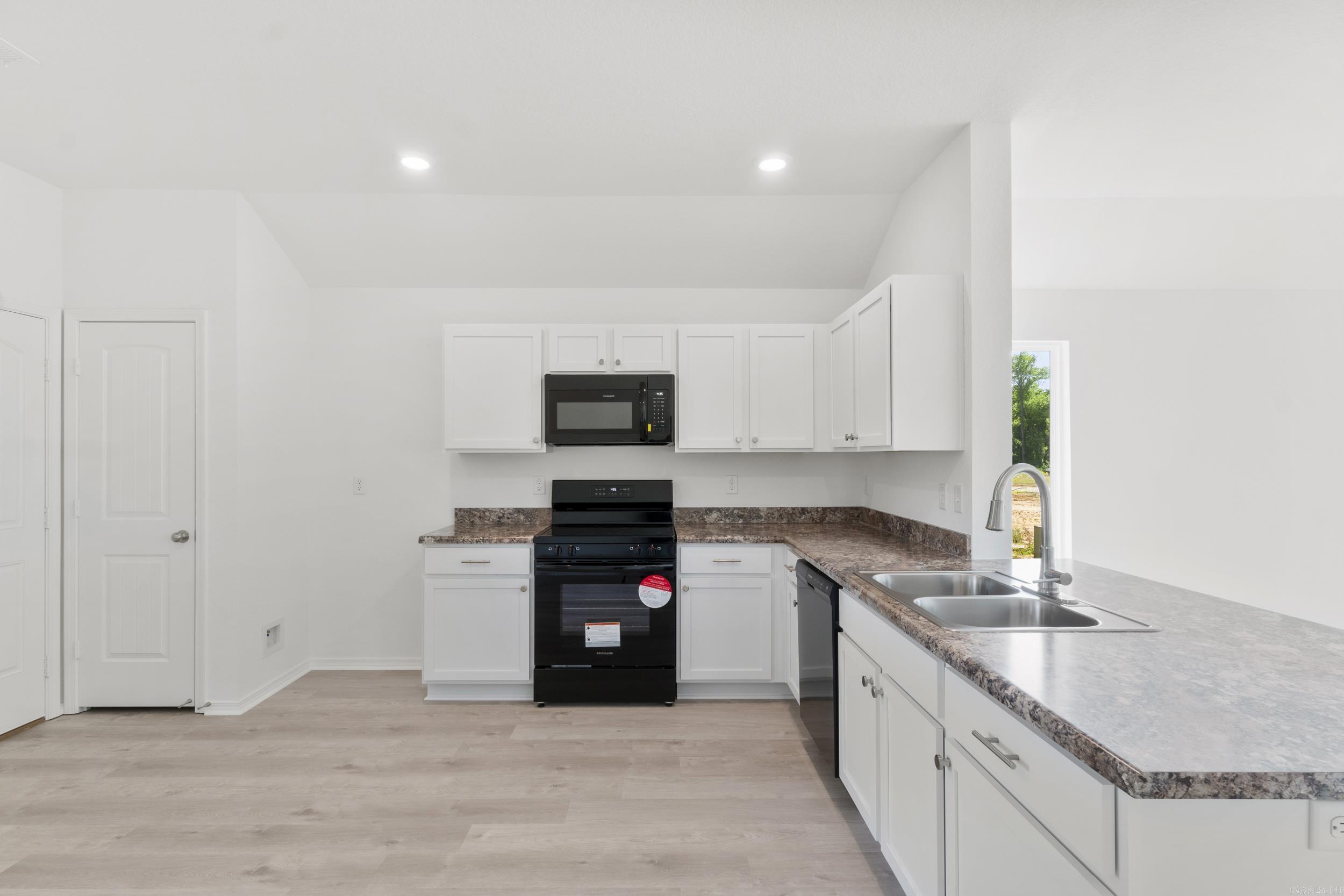 DEERFIELD ESTATES - Residential