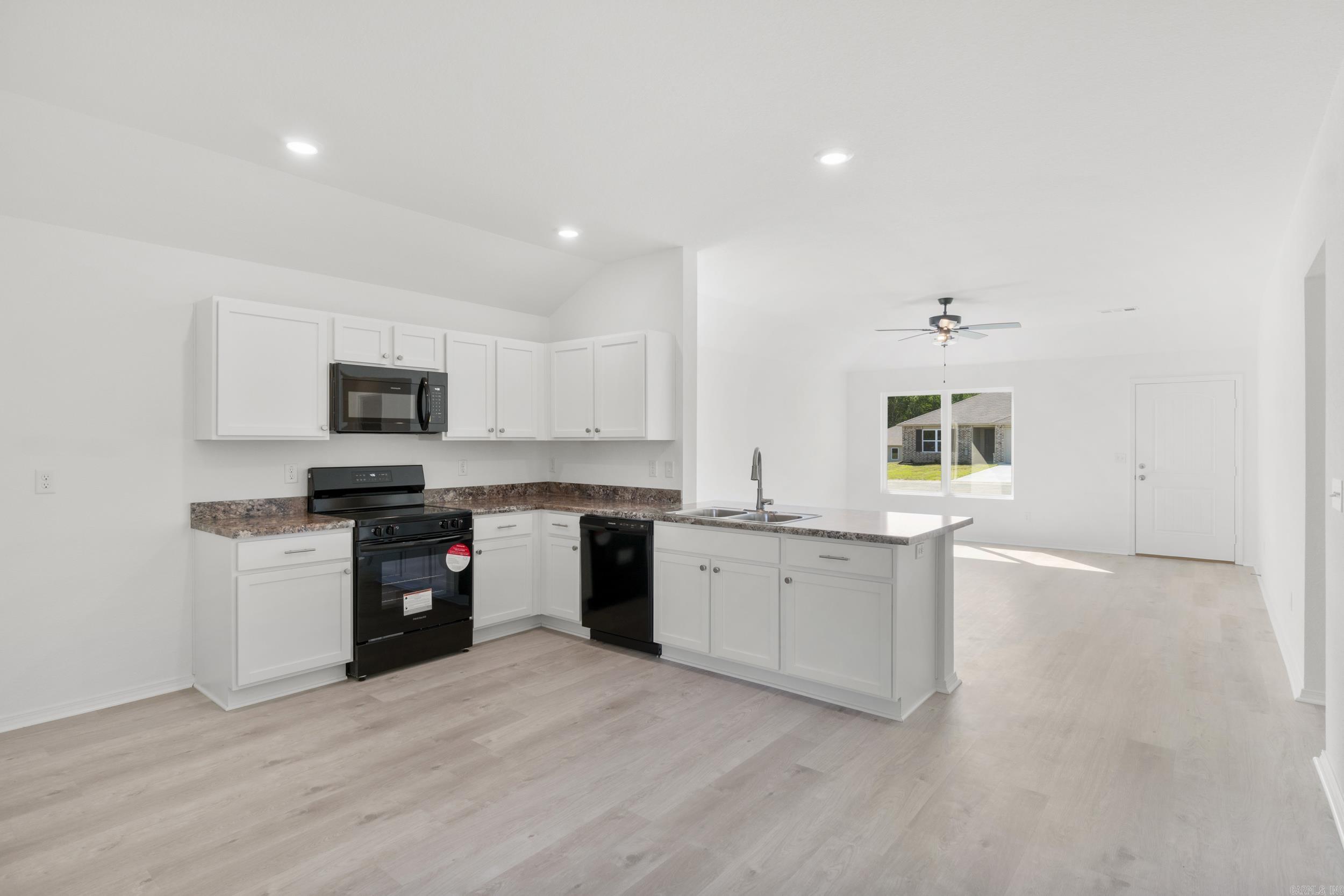 DEERFIELD ESTATES - Residential