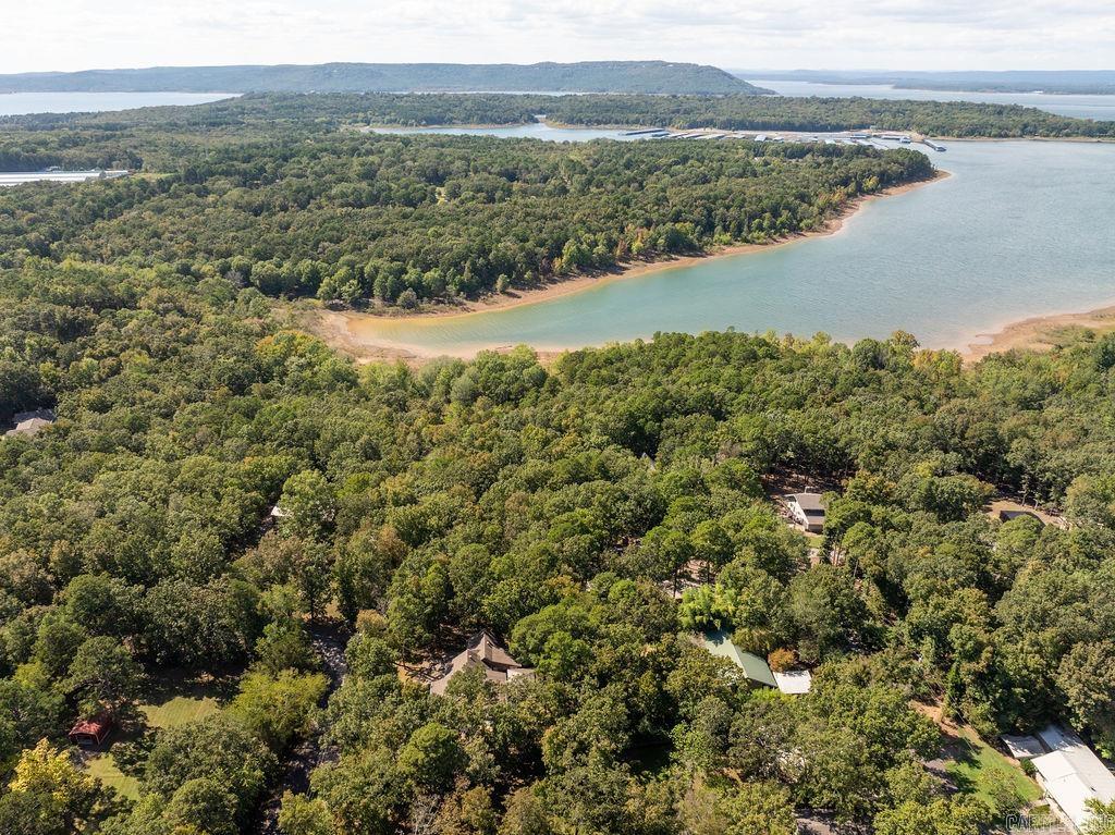 BAYWOOD - LAKE - Residential