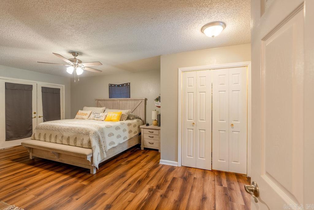 BAYWOOD - LAKE - Residential