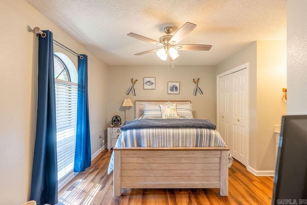 BAYWOOD - LAKE - Residential
