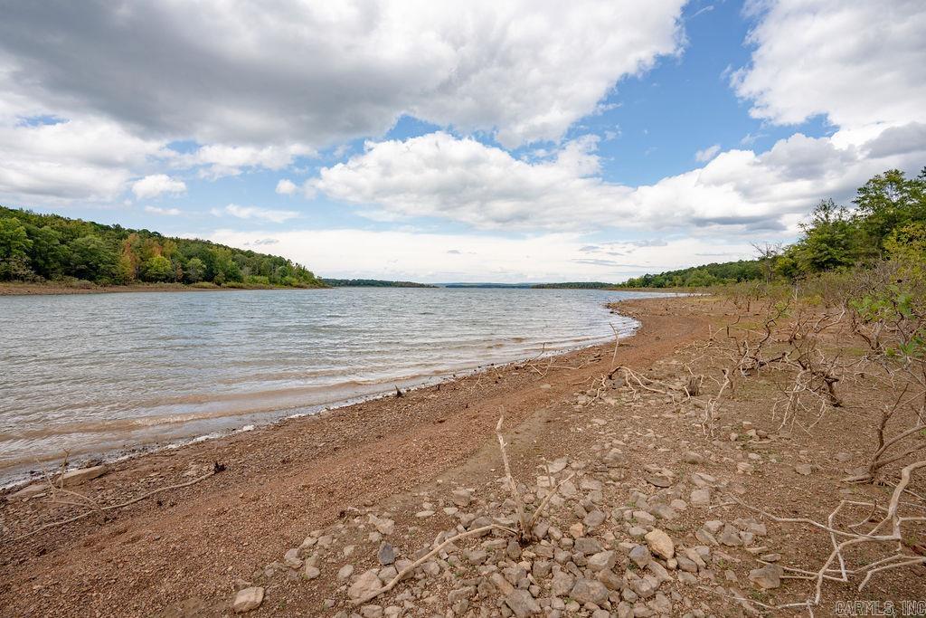 BAYWOOD - LAKE - Residential