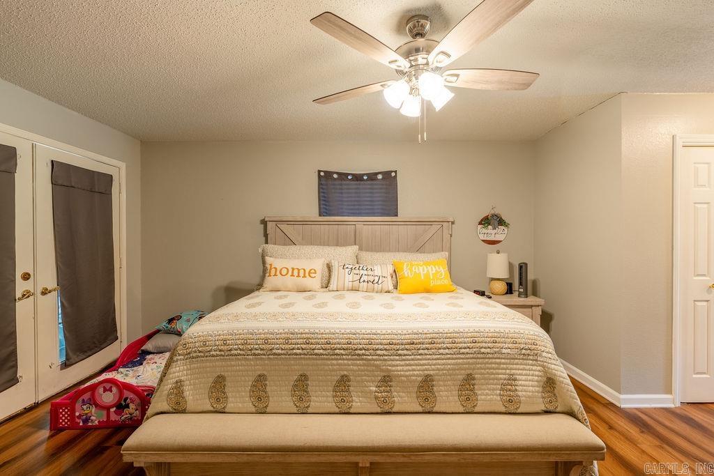 BAYWOOD - LAKE - Residential