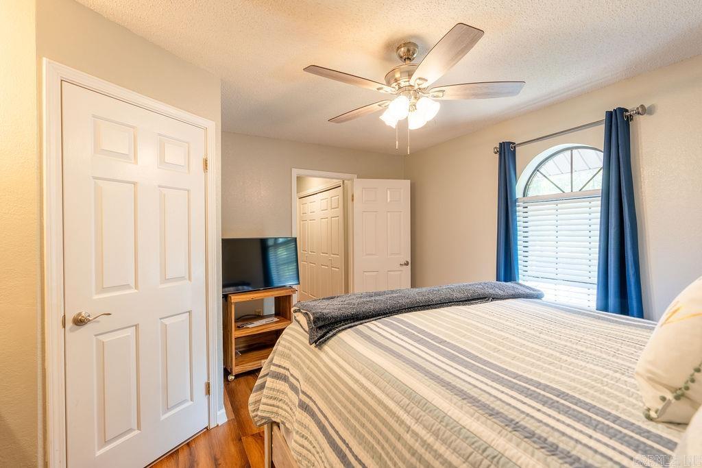 BAYWOOD - LAKE - Residential