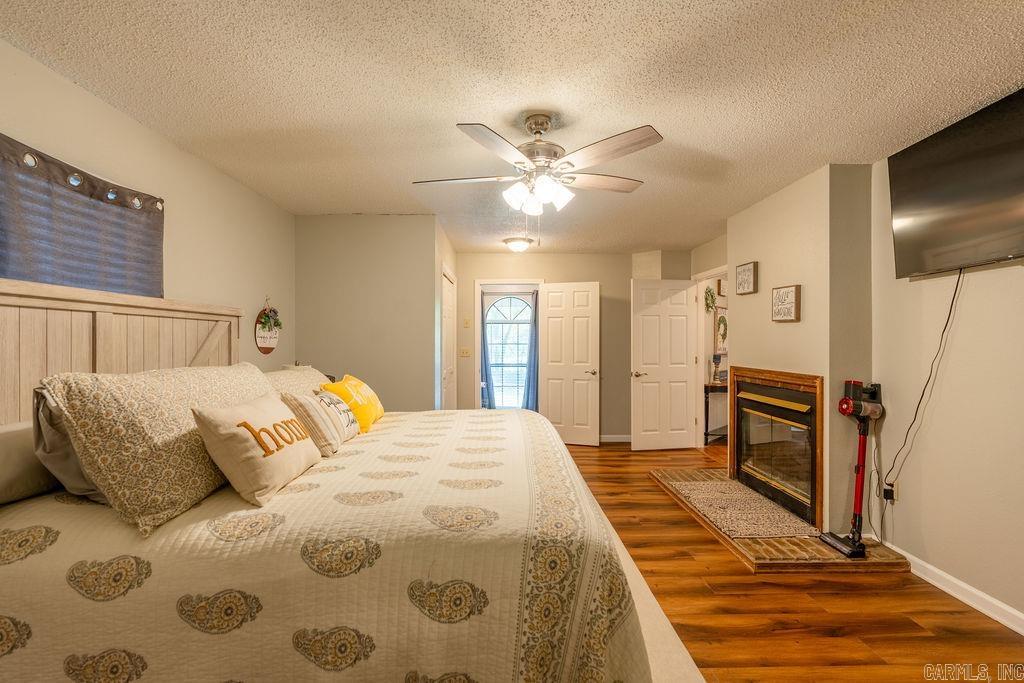 BAYWOOD - LAKE - Residential