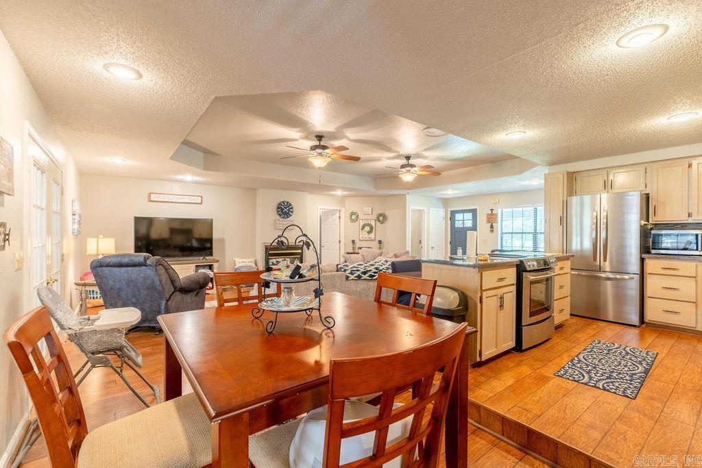 BAYWOOD - LAKE - Residential