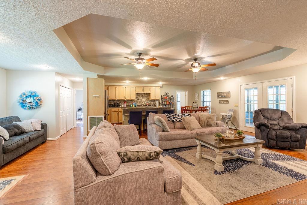 BAYWOOD - LAKE - Residential