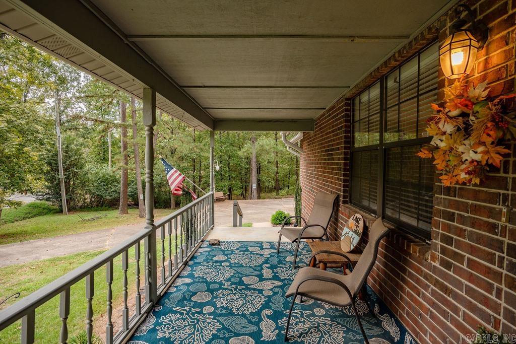BAYWOOD - LAKE - Residential