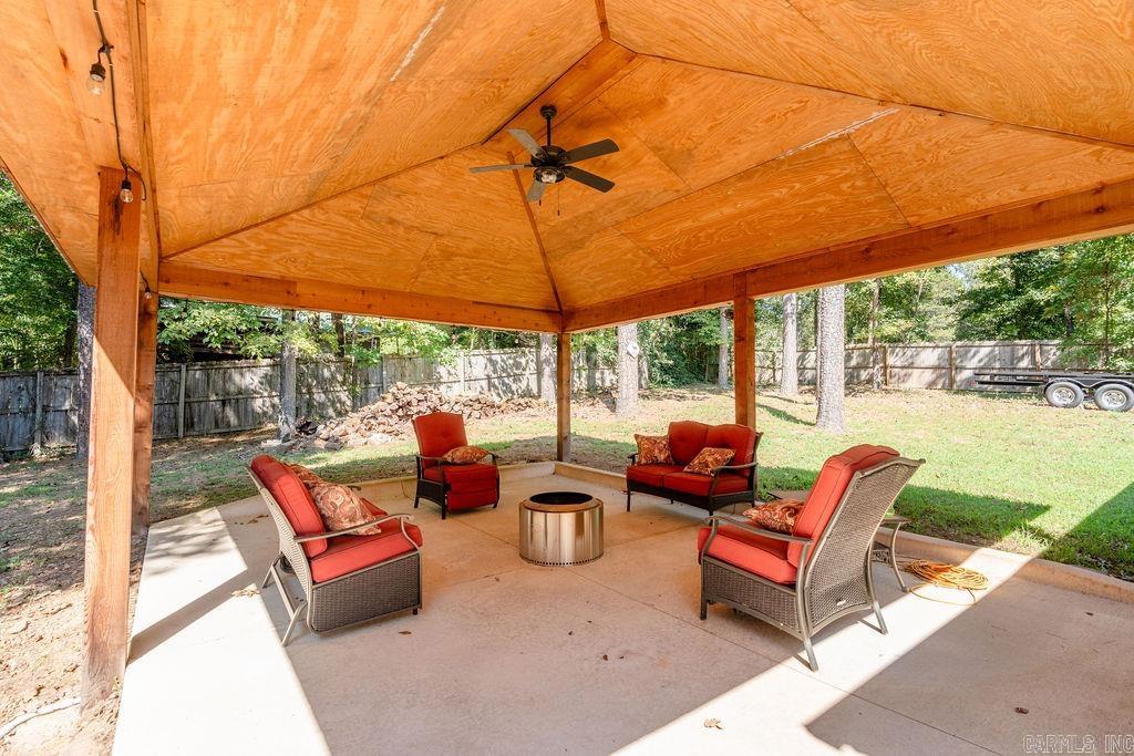 BAYWOOD - LAKE - Residential