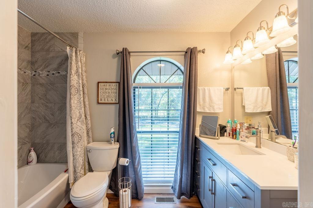 BAYWOOD - LAKE - Residential