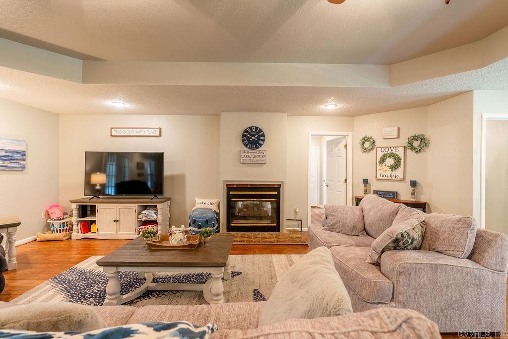BAYWOOD - LAKE - Residential