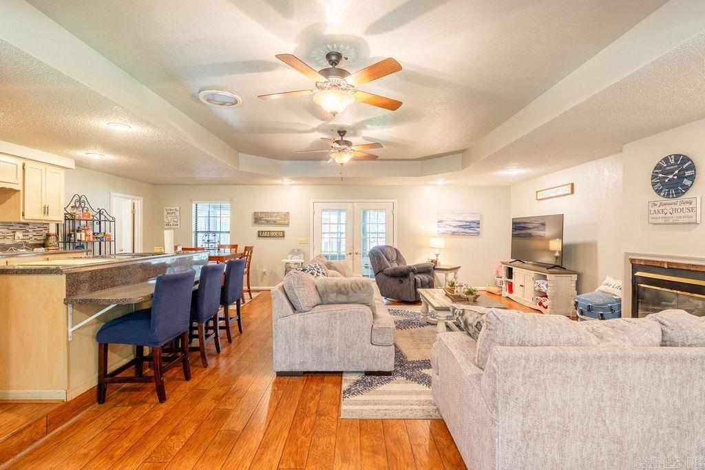 BAYWOOD - LAKE - Residential