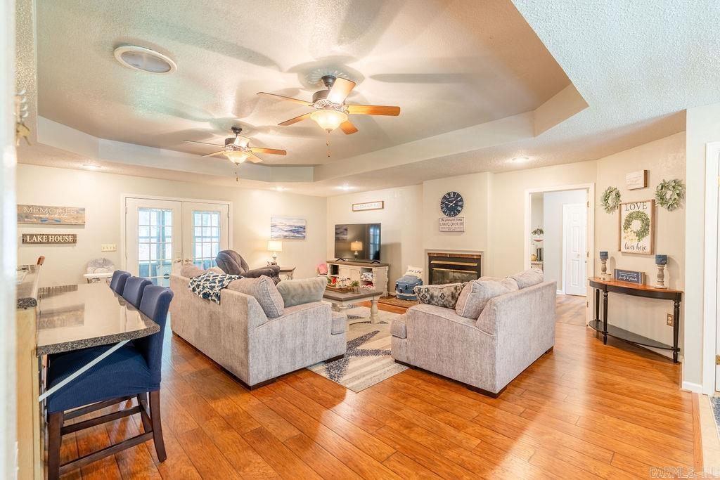 BAYWOOD - LAKE - Residential