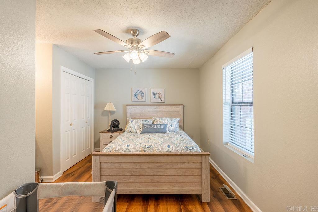 BAYWOOD - LAKE - Residential