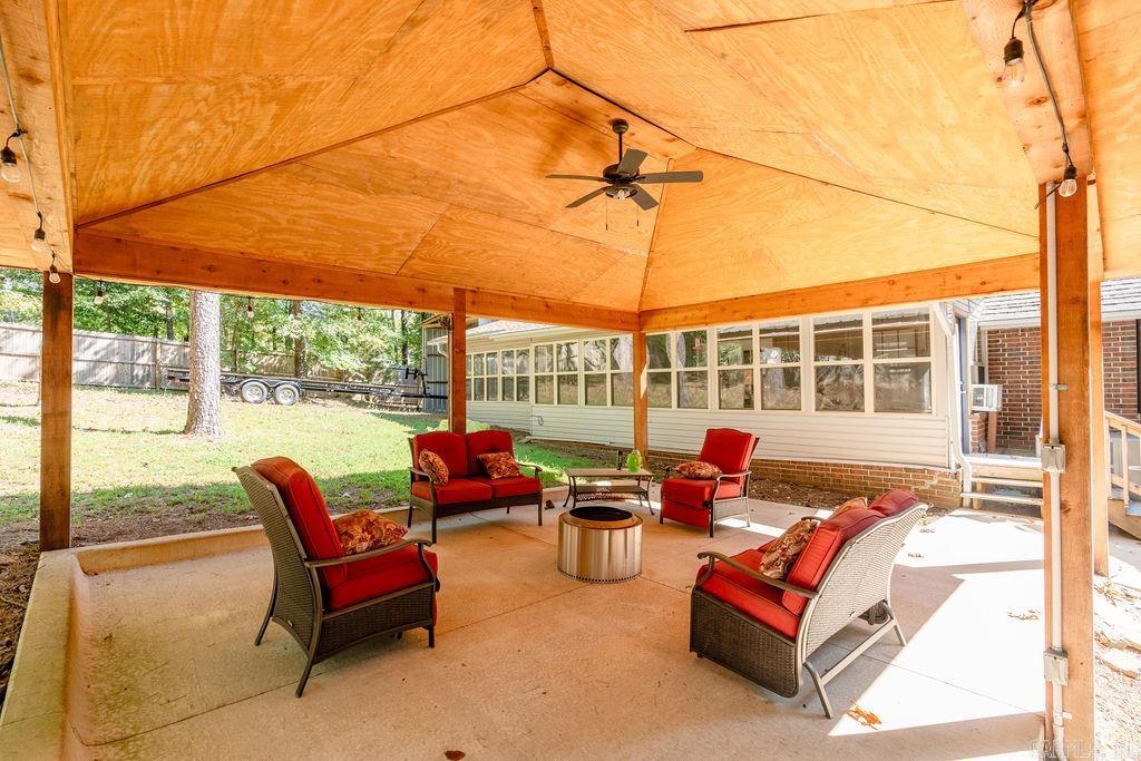 BAYWOOD - LAKE - Residential