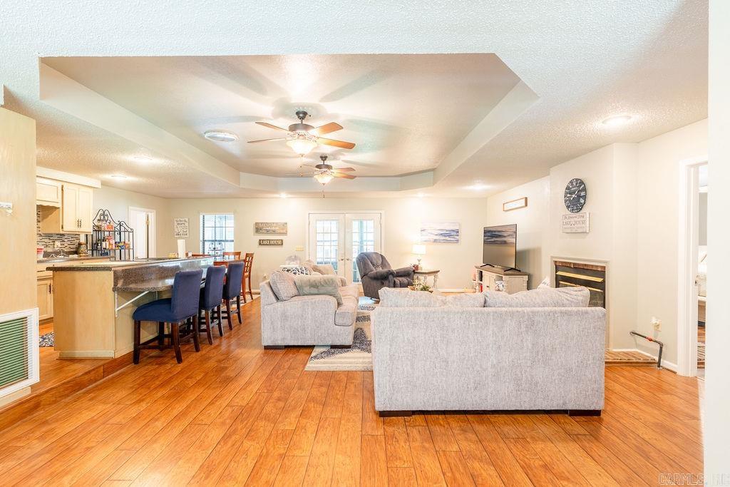 BAYWOOD - LAKE - Residential