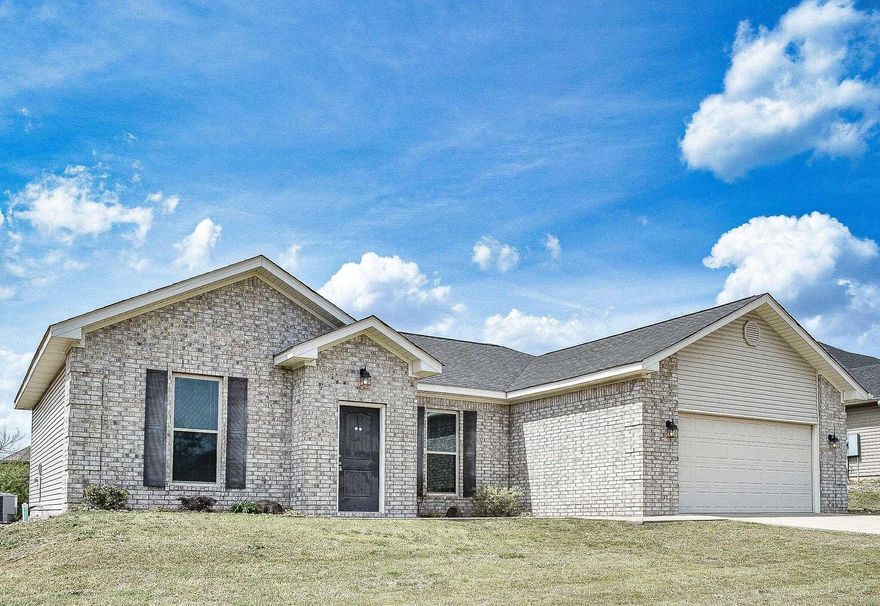 You’ve got to check out this fantastic 3-bedroom, 2-bath home at 203 Hillshire Loop. It's in a super friendly neighborhood in Lake Hamilton SD.   Inside, you’ll love the spacious living areas filled with natural light. Comfy living that feels larger than the square footage amount. Fenced in back yard, that is great for entertaining.    The bedrooms are roomy and inviting—ideal for relaxing after a long day.  Don’t miss out on this gem at 203 Hillshire Loop. Your dream home is just around the corner! Call me to See!