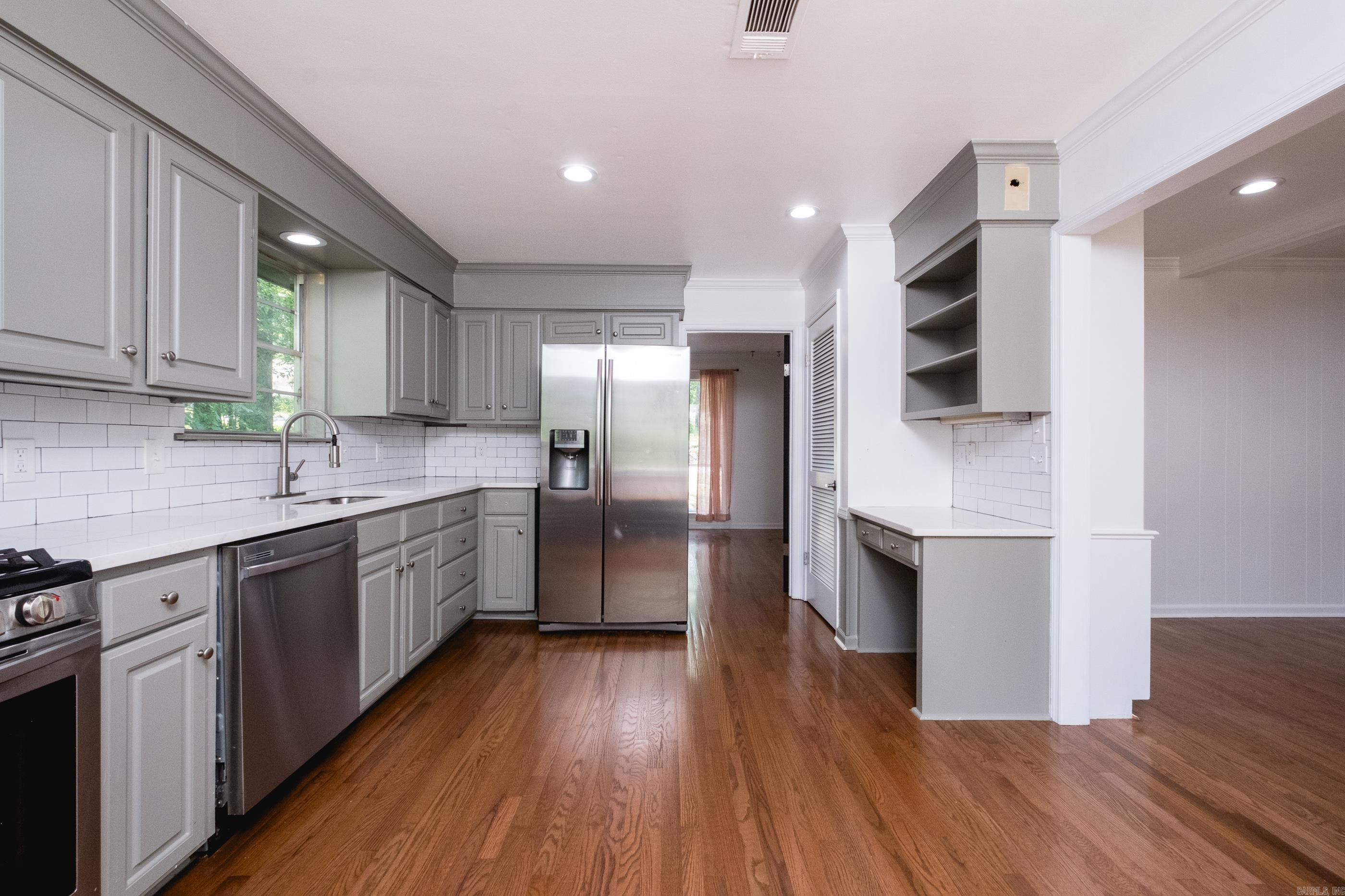 Leawood Manor 1st - Residential