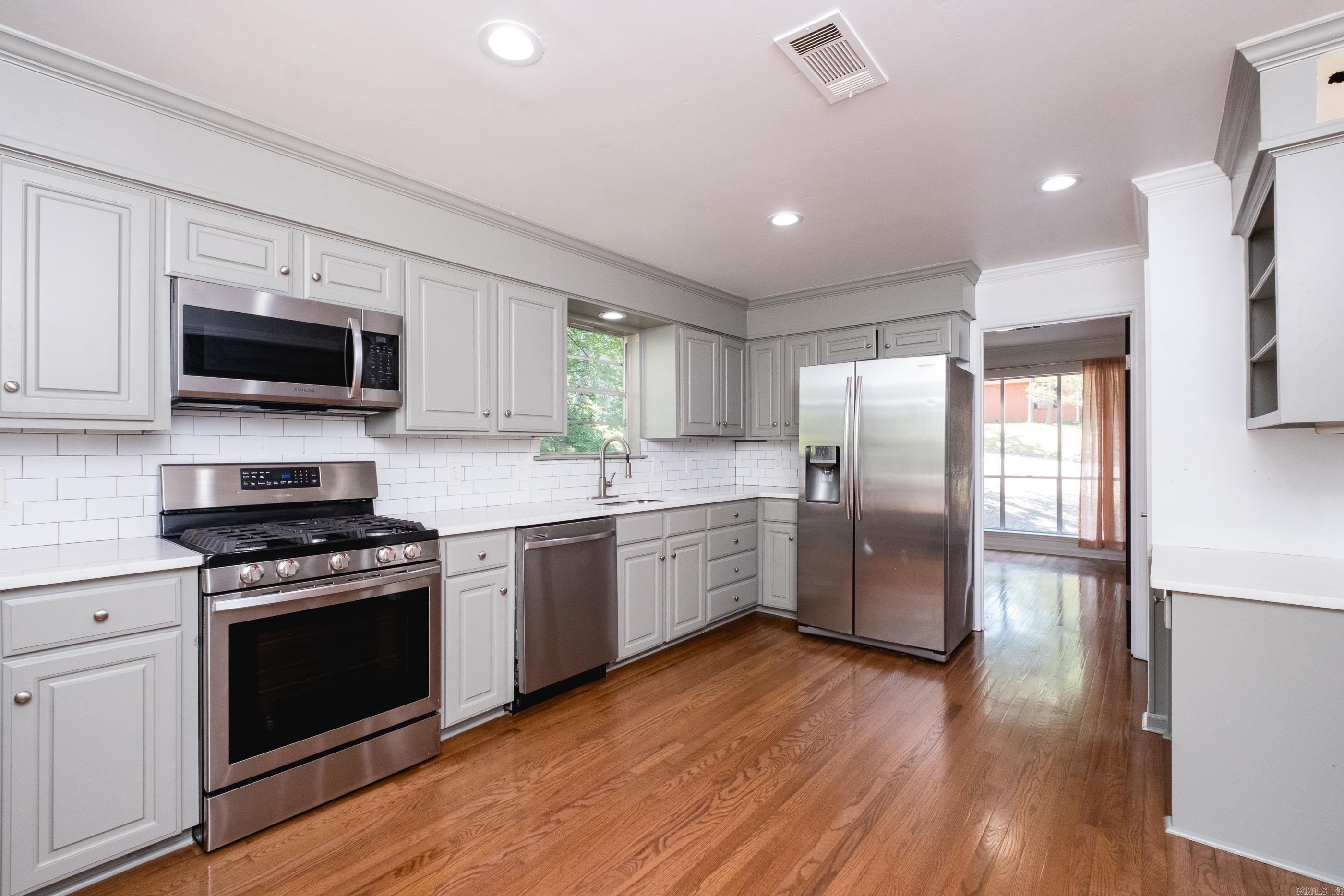 Leawood Manor 1st - Residential
