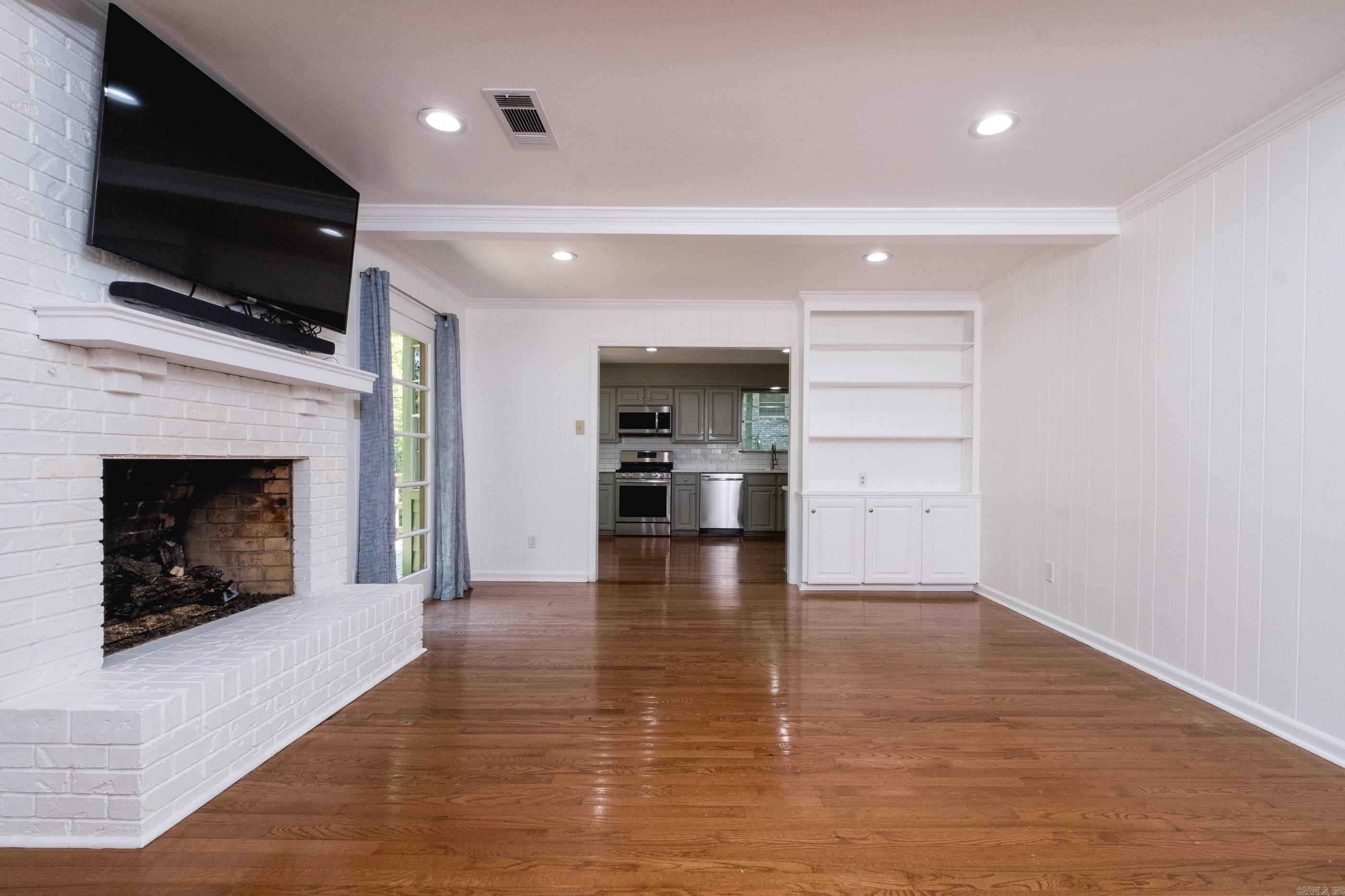 Leawood Manor 1st - Residential