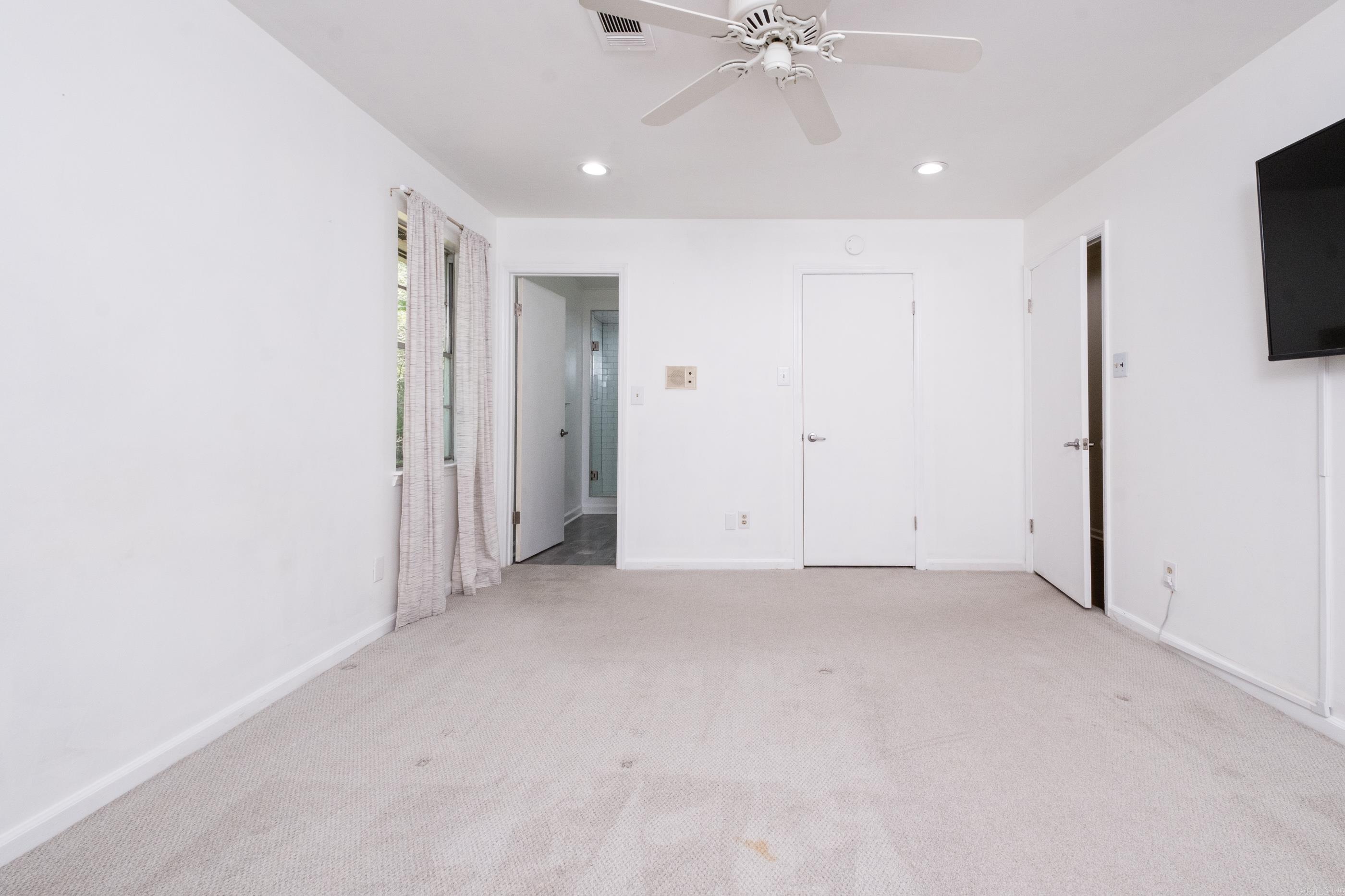 Leawood Manor 1st - Residential