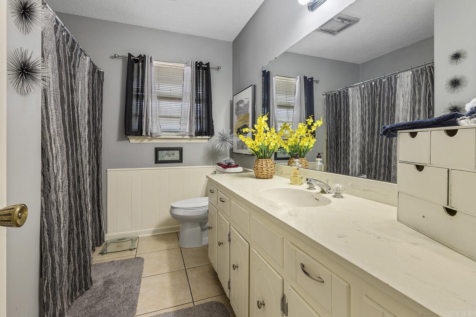 NORTH HILLS MANOR - Residential