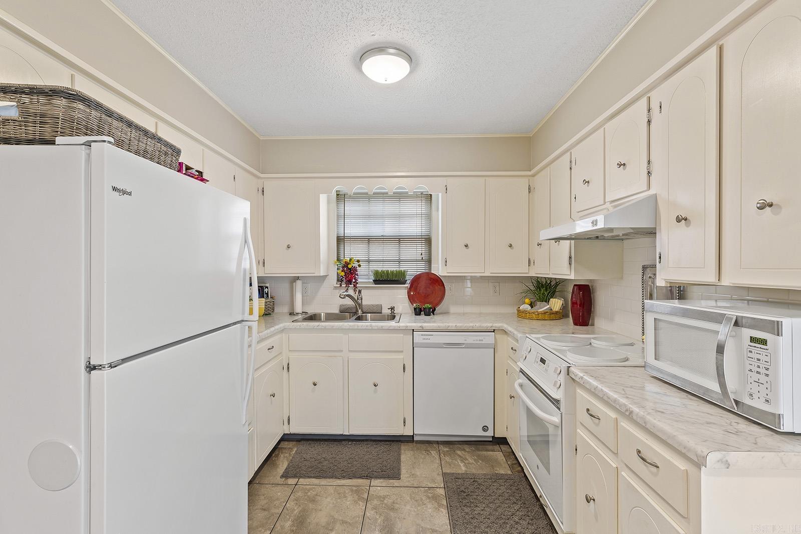 NORTH HILLS MANOR - Residential