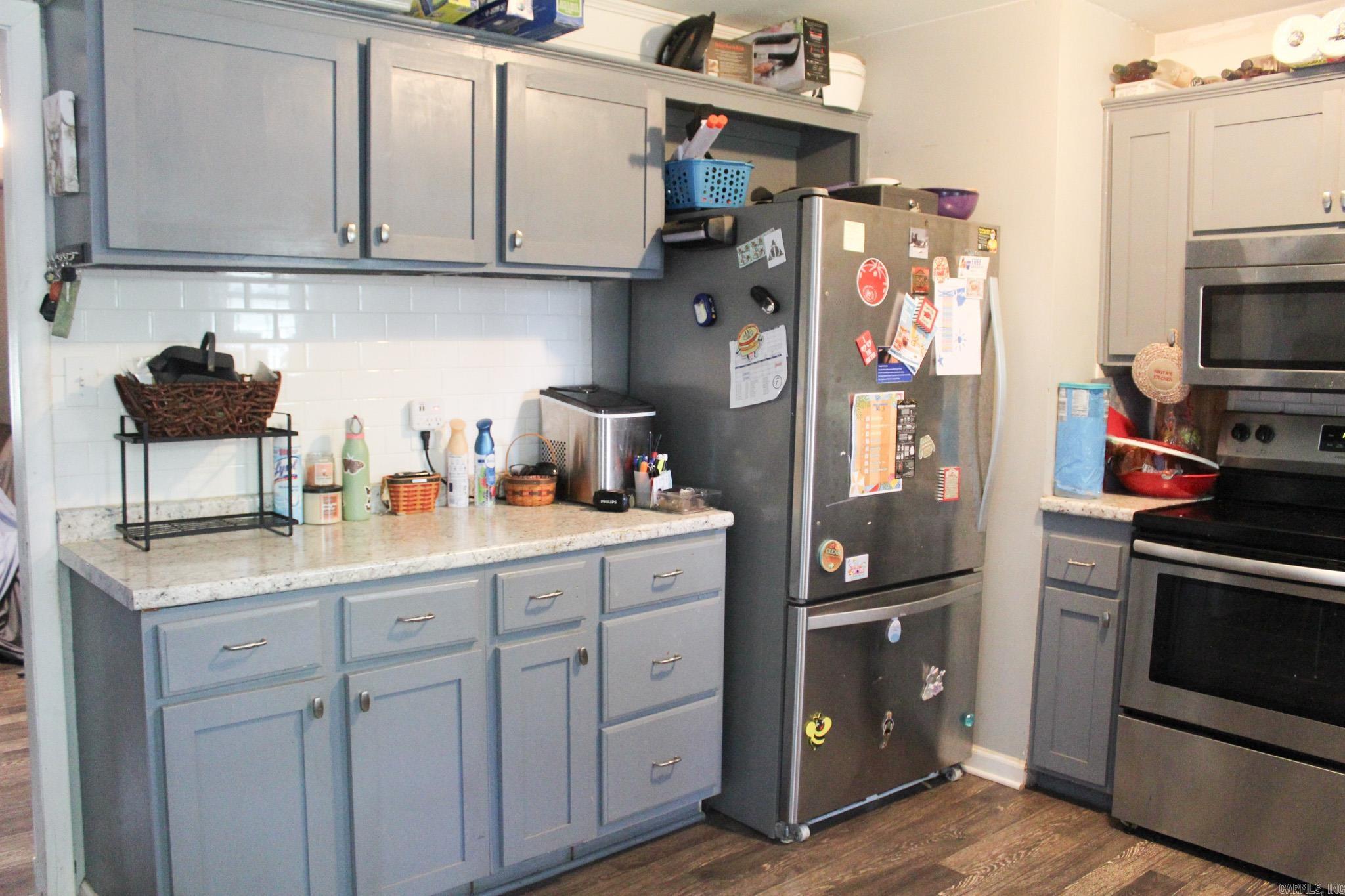 LAPLAZA ACRES - Residential