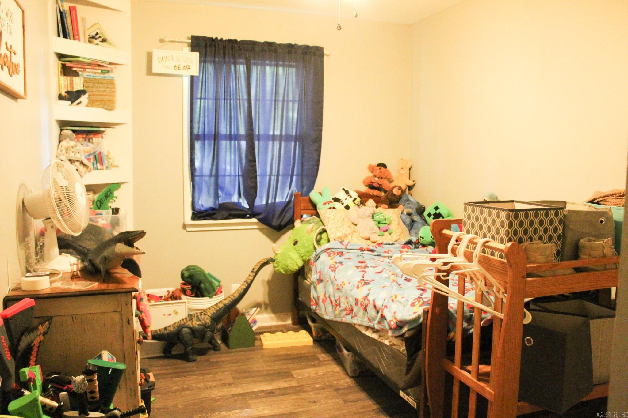 LAPLAZA ACRES - Residential