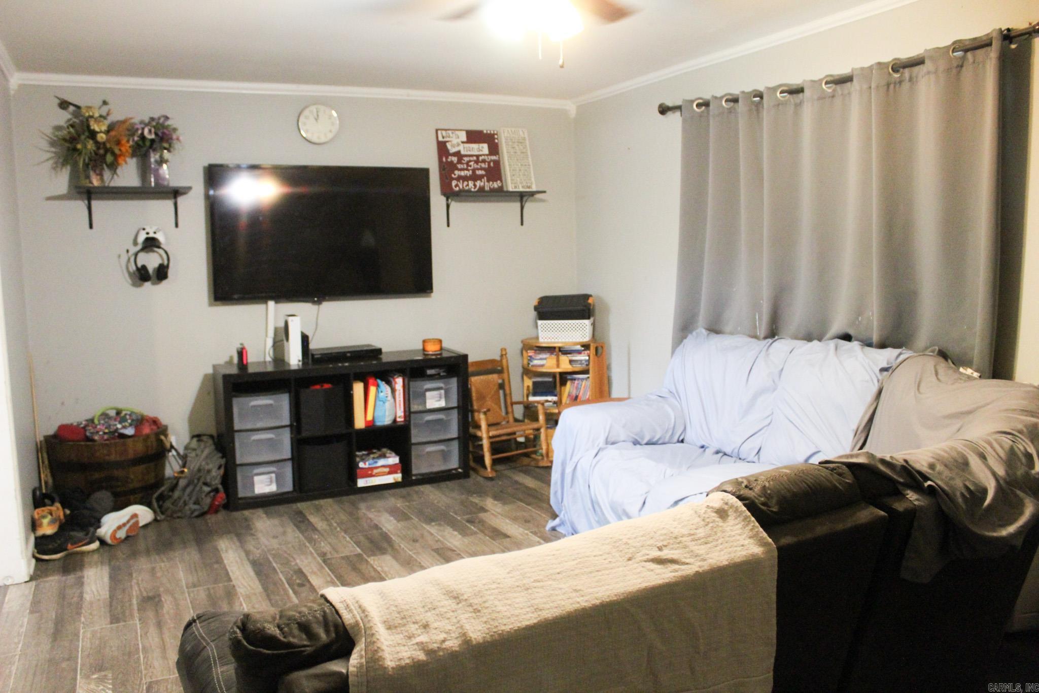 LAPLAZA ACRES - Residential