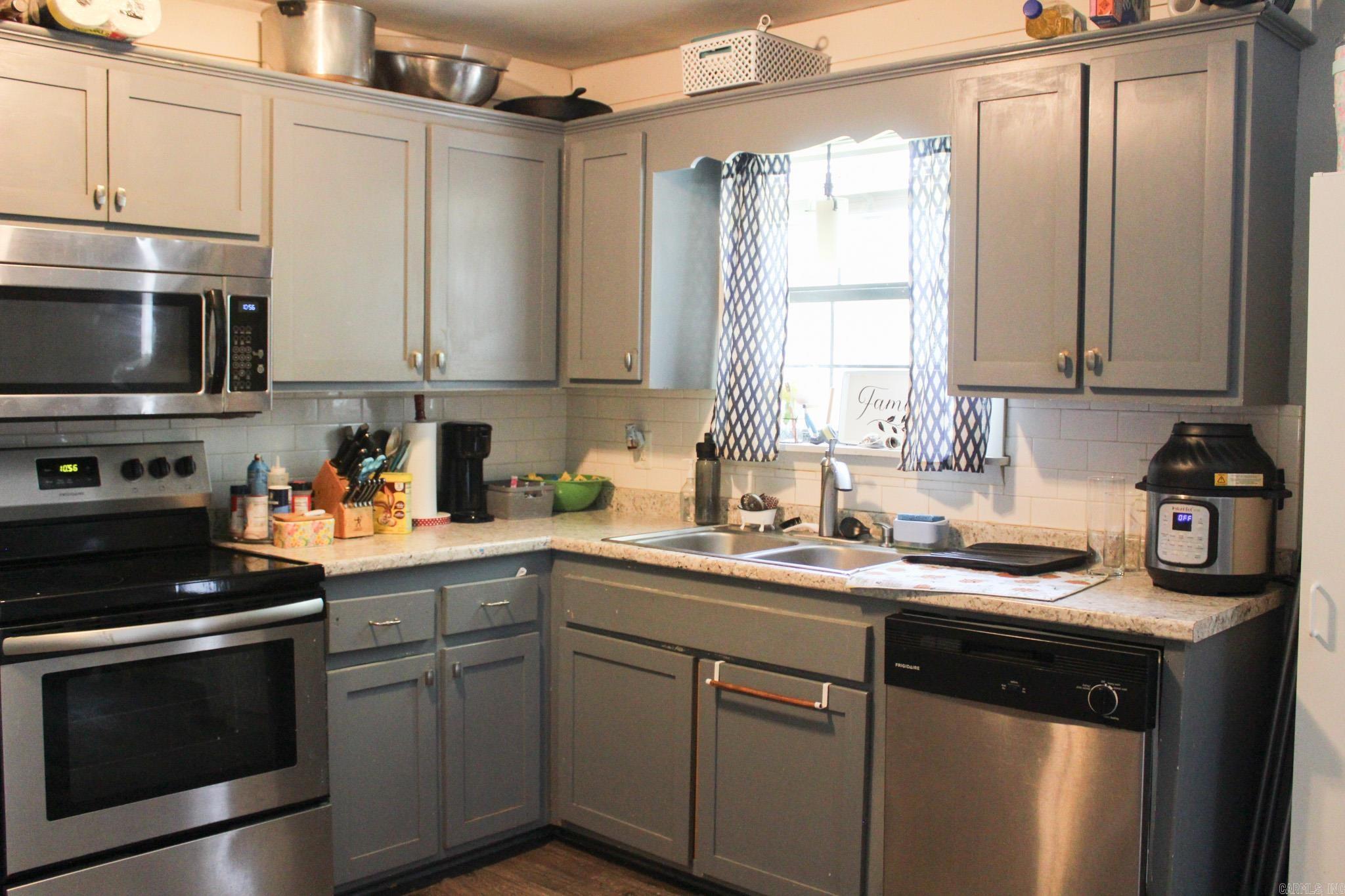 LAPLAZA ACRES - Residential