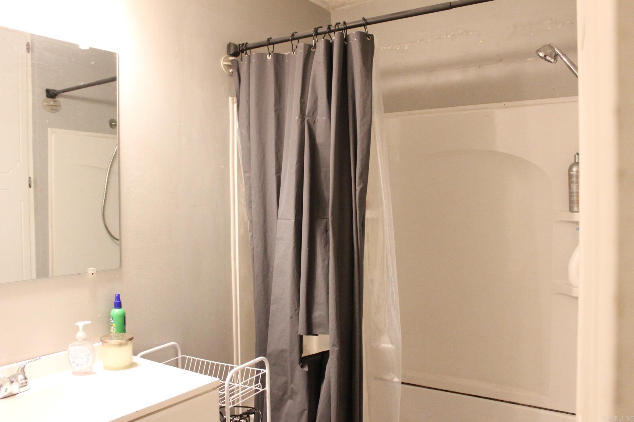 LAPLAZA ACRES - Residential