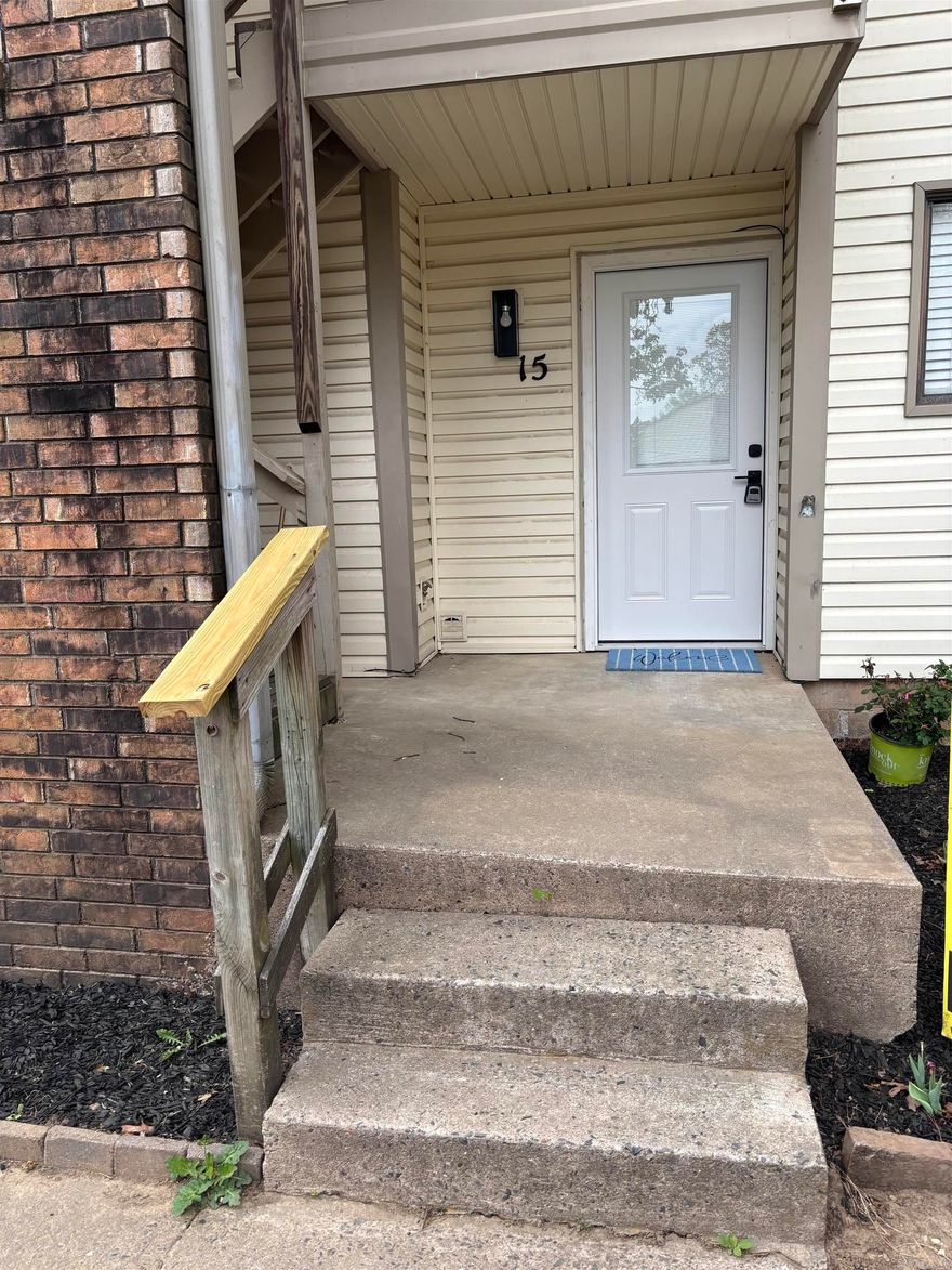 Remodeled condo, new paint, light fixtures, flooring, cabinets, granite countertops.Move-in ready.