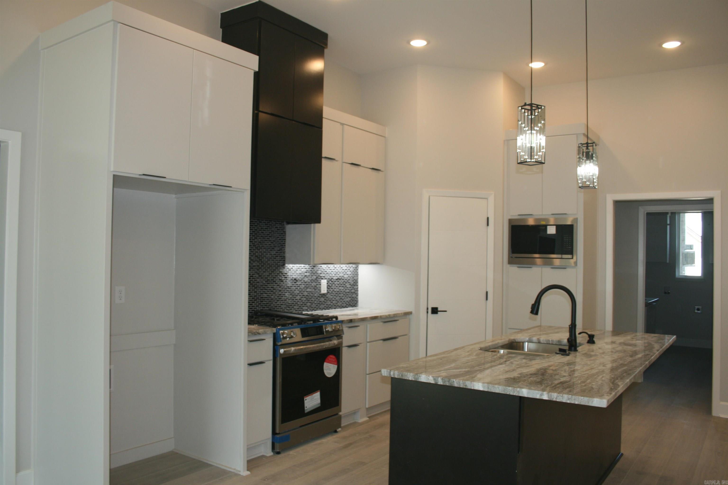 CREEKSIDE - Residential
